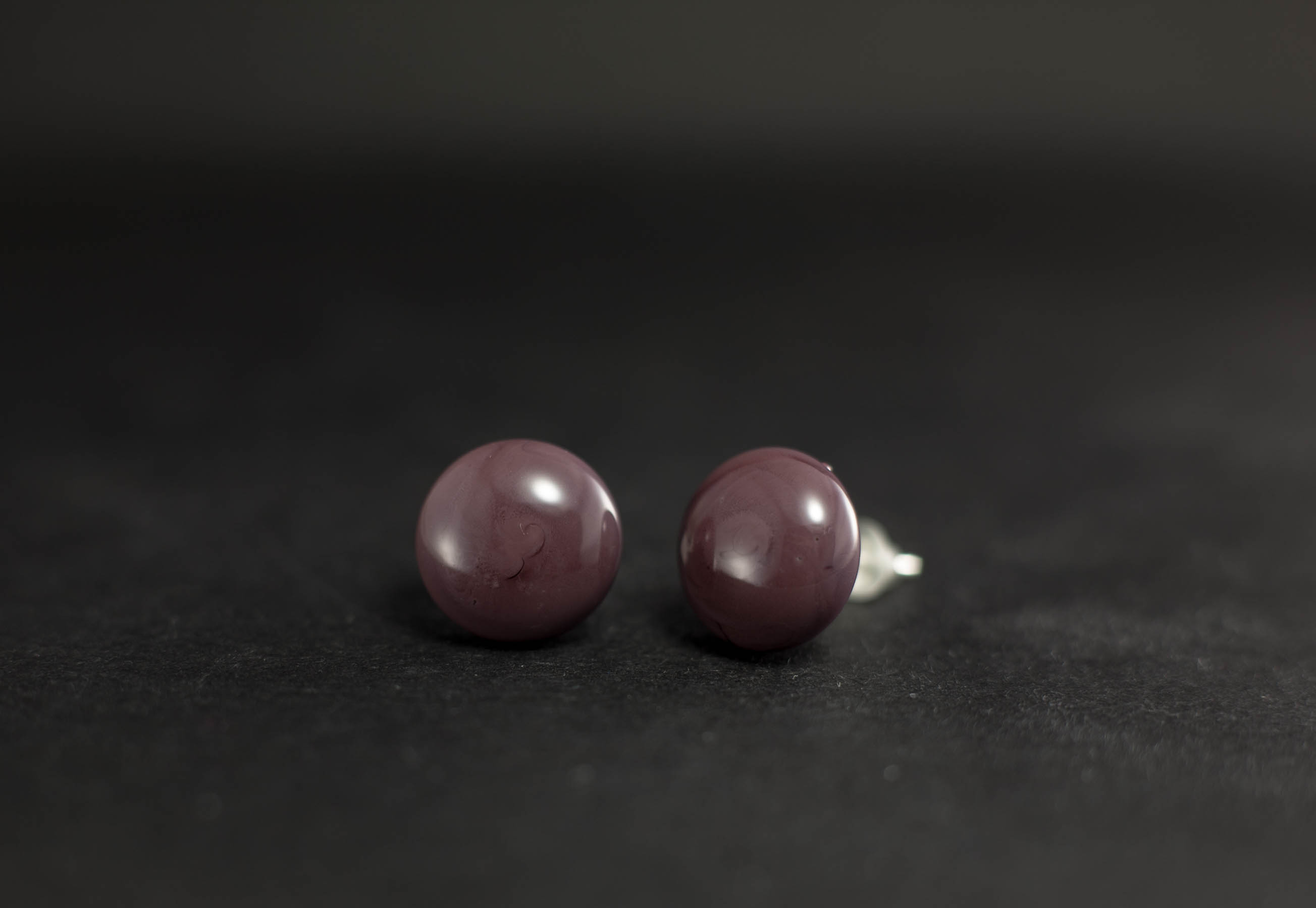 Naušnice Točkice tamnoljubičasta pastel